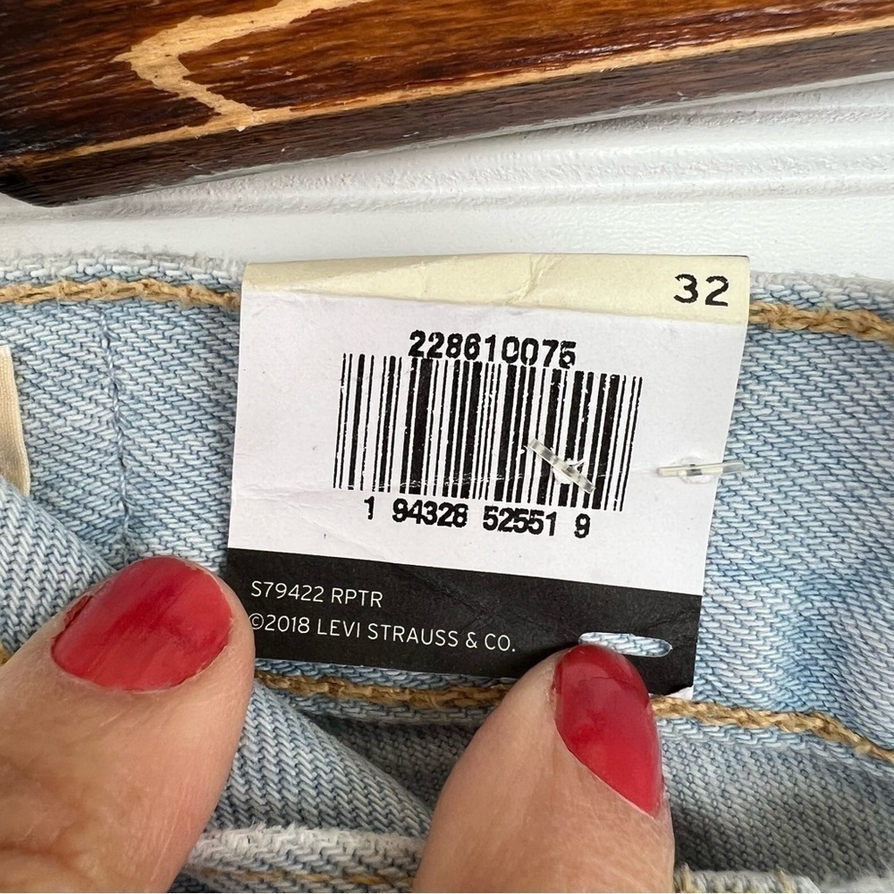 Levi's® High Rise Wedgie Straight Jean Size 32 - Picture 4 of 16